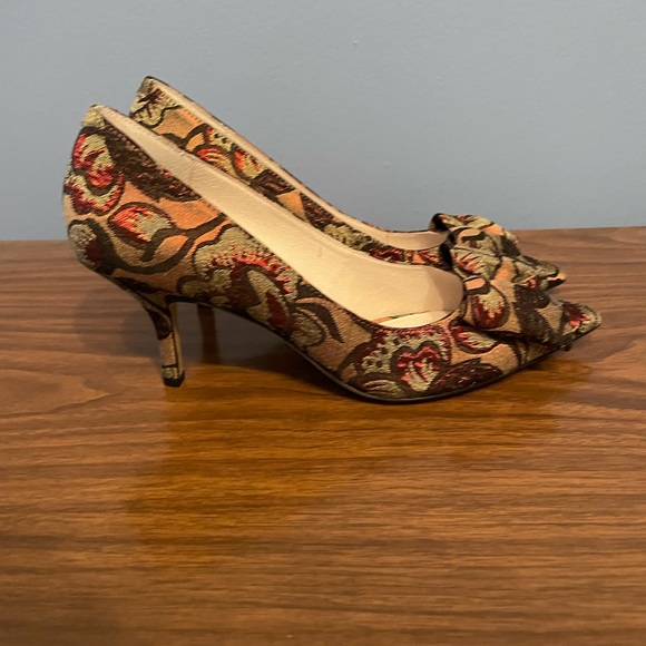 NWT Bettye by Bettye Muller Affair Crimson Brown Fabric Heels - Picture 6 of 8